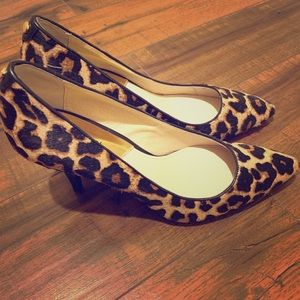 Leopard print pumps